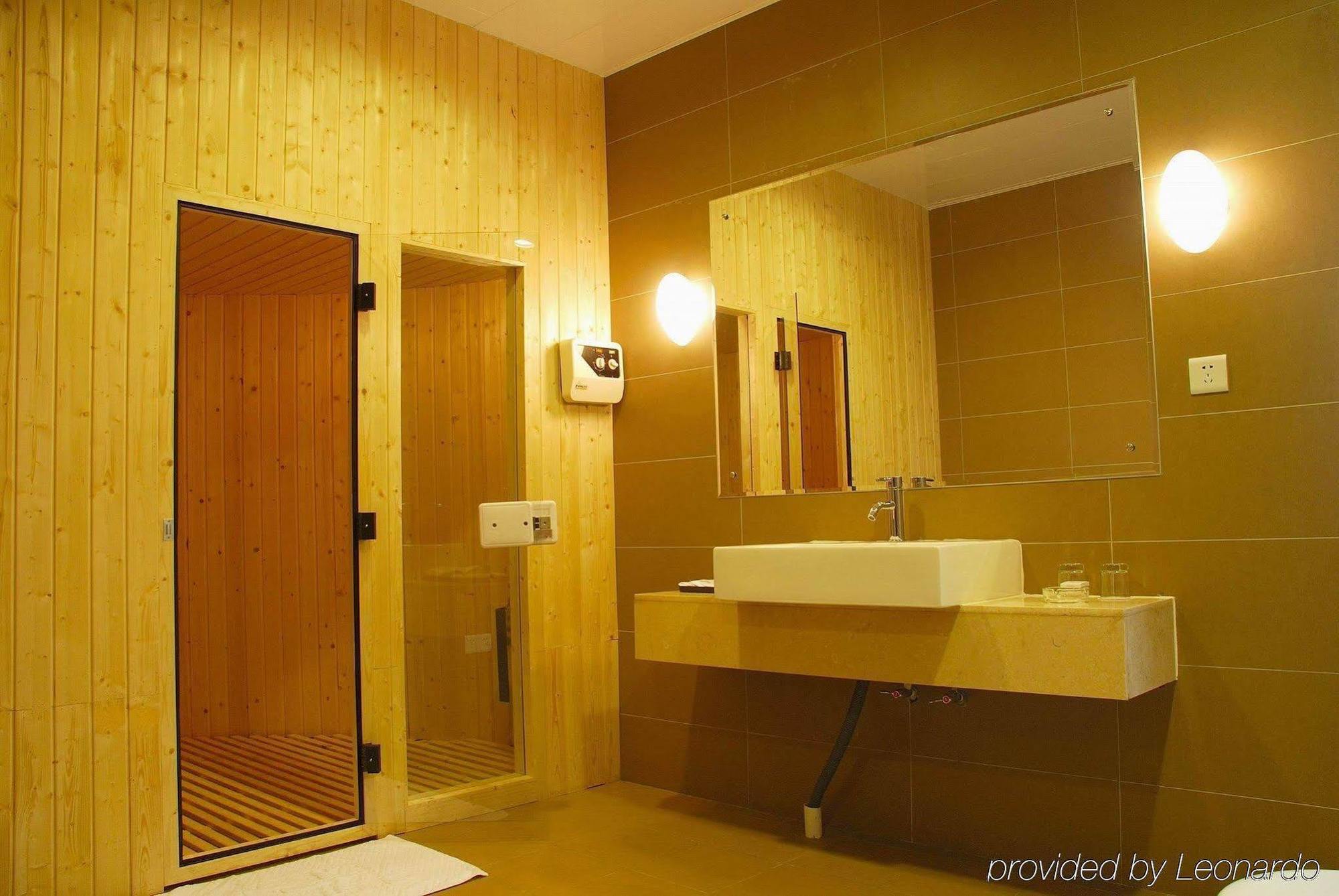 Vienna Hotel Guangzhou Shaheding Metro Station Room photo